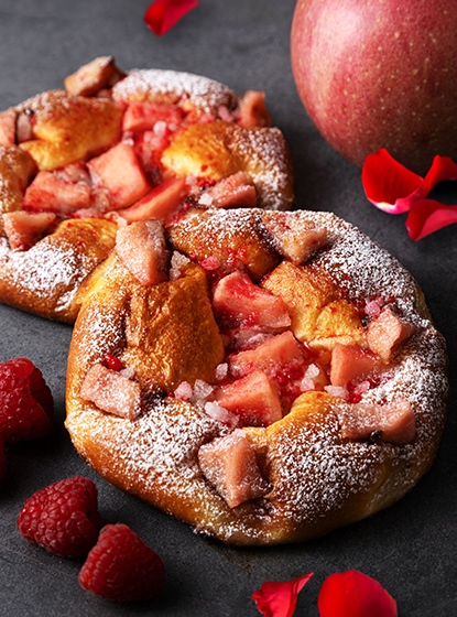 リンゴとフランボワーズのタルトシュクレ