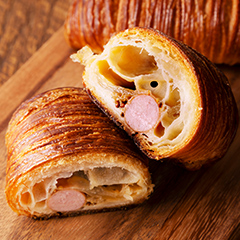 粗挽きソーセージのザクザクデニッシュ