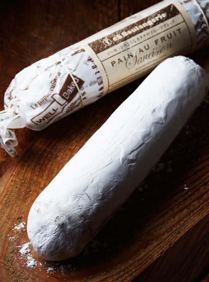 PAIN AUX FRUIT saucisson ～ソーセージのようなかたちのフルーツブレッド～