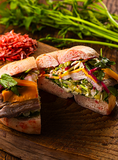 せりと三田ポークの春色ベーグルバーガー