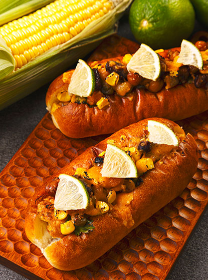 ベイクドビーンズとピカタのメキシカンチリドッグ