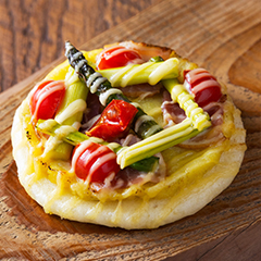 アスパラとドライトマトのピッツァ