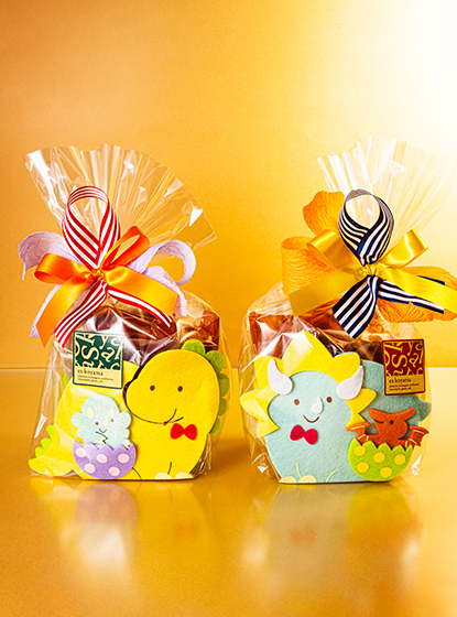 恐竜親子のリラックスタイム(イエロー・ブルー)