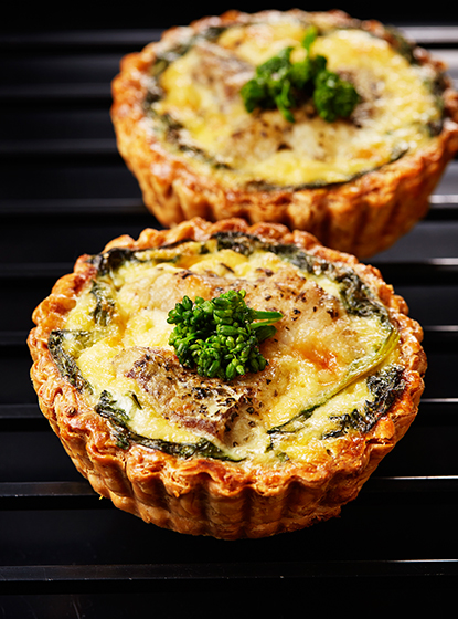 菜の花と白身魚の香草焼きキッシュ