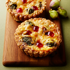 ふきのとうと三田ポークのキッシュ〜苺のコンフィチュールと共に〜