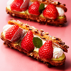 苺とピスターシュのエクレール